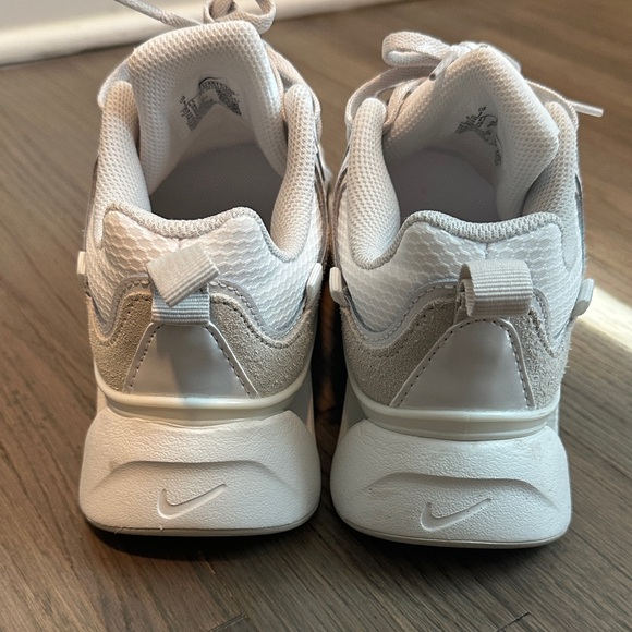 Nike - Picture 4 of 6